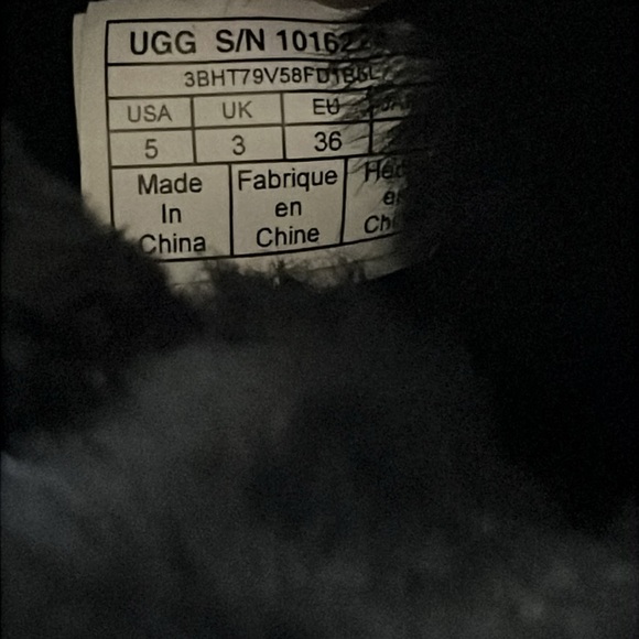 NWT UGG Button Bailey Boots - Picture 10 of 10